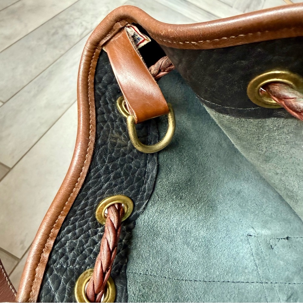 Dooney & Bourke black leather AWL drawstring close sling bucket bag classic - Picture 9 of 12
